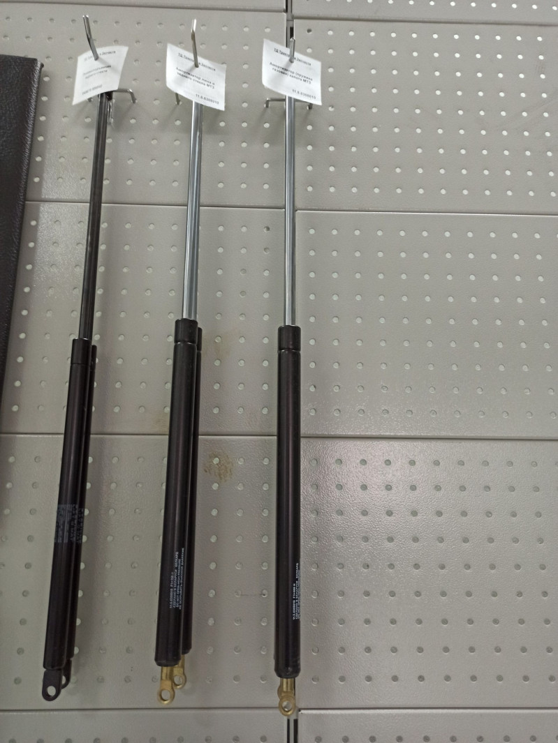 Амортизатор (пружина газовая) капота МТЗ — 1